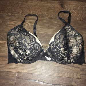 Victoria’s Secret IPEX 34C black & nude lace bra